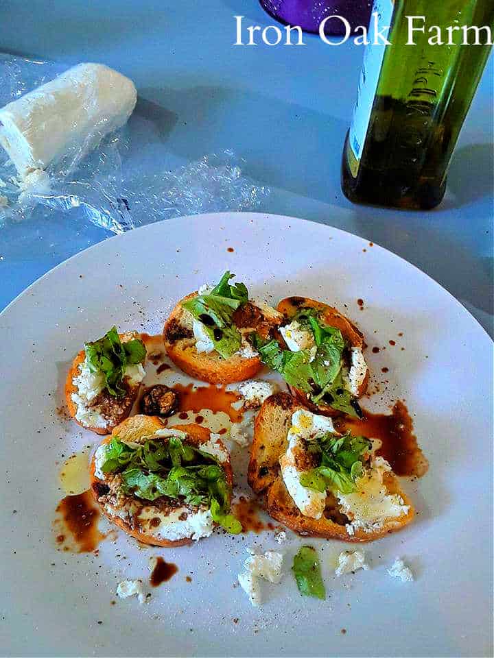 goat cheese on toasts